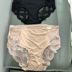 Tahari Black and Cream Lace Panties Intimates